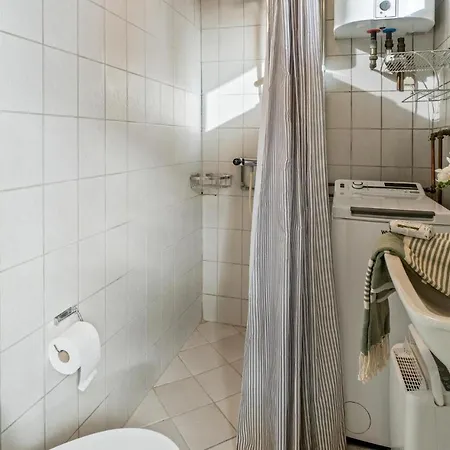 2 Bedroom Beautiful In Holiday home