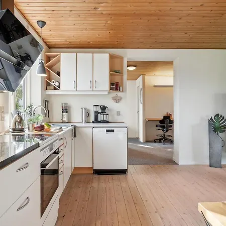 2 Bedroom Beautiful In Holiday home Follenslev
