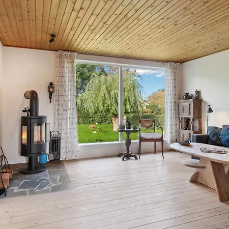2 Bedroom Beautiful In * Follenslev