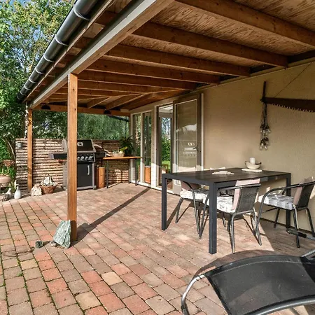 2 Bedroom Beautiful In Holiday home